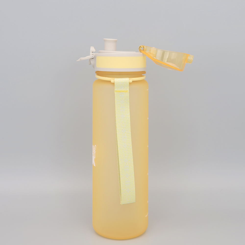 Geöffnete auslaufsichere Trinkflasche mit Klappdeckel