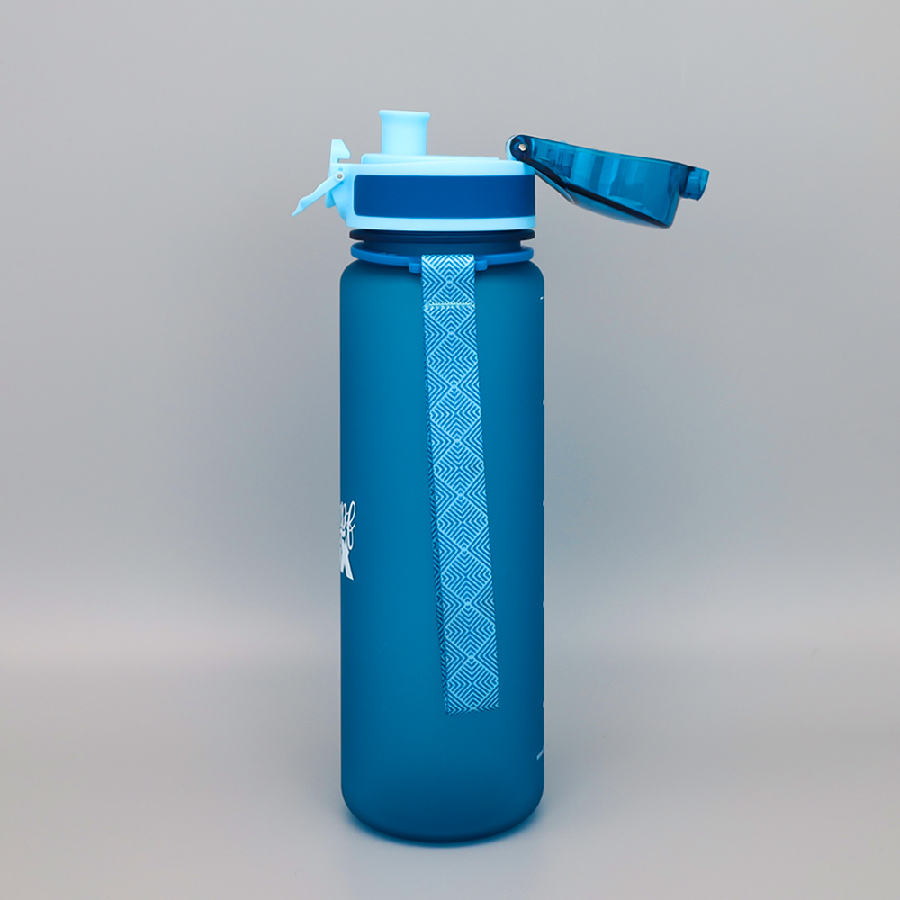 Geöffnete Trinkflasche für Kohlensäure mit Klappverschluss